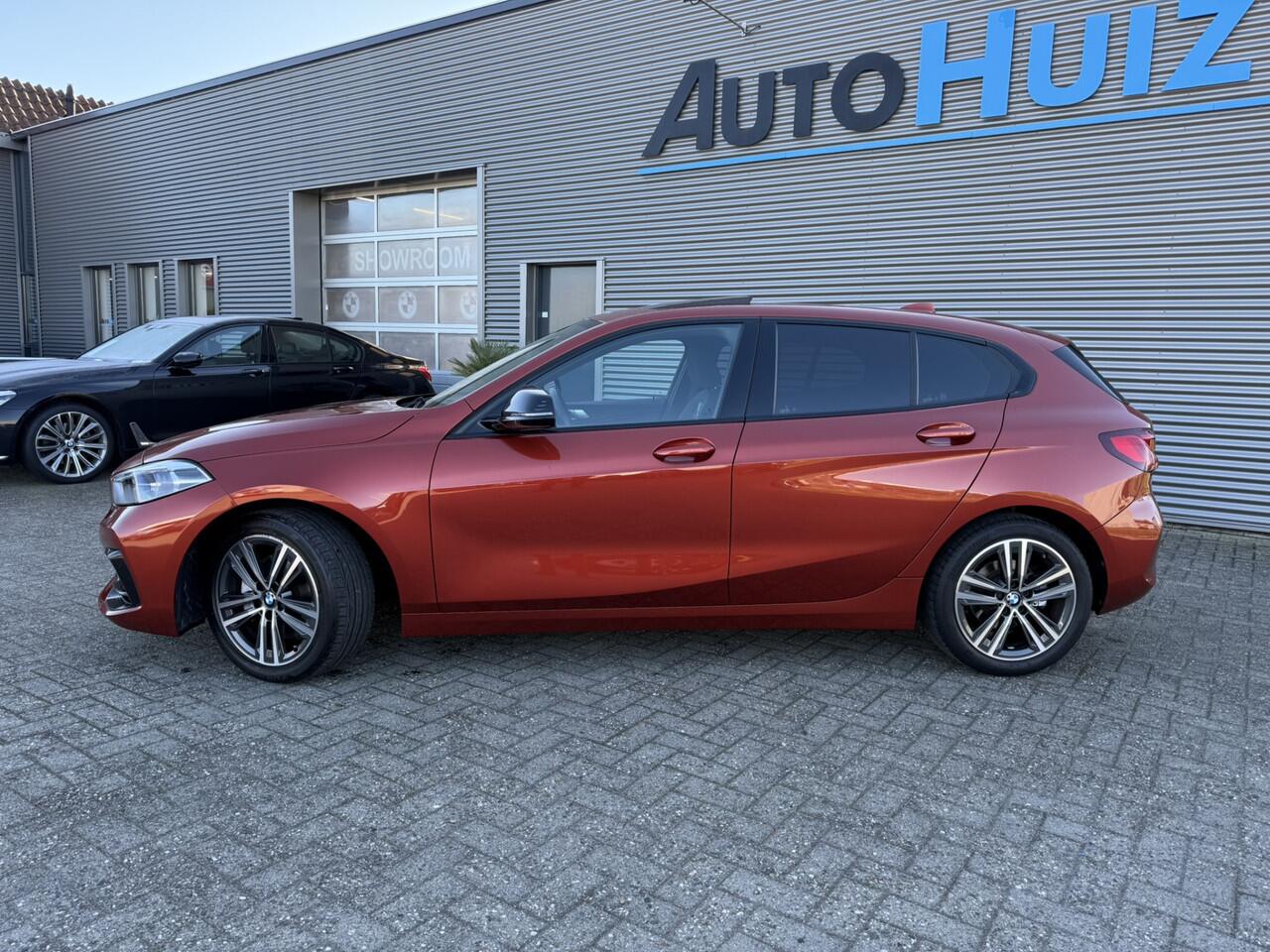 BMW 1-SERIE 118d Executive Edition Sportline LED Panoramadak Carplay Harman-Kardon