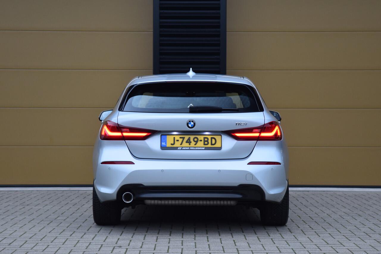 BMW 1-SERIE 118i High Executive Edition * Sportstoelen * Lichtpakket * M-Stuurwiel *