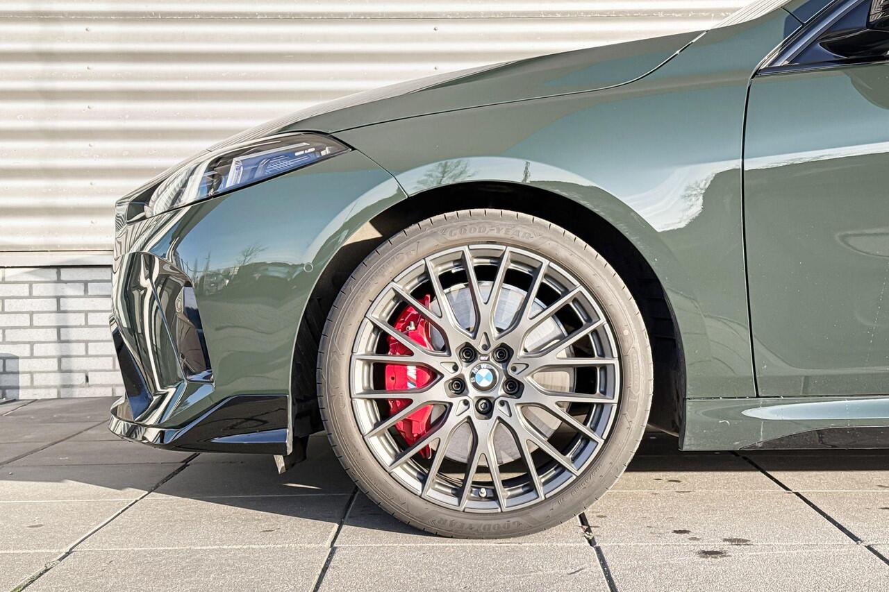 BMW 1-SERIE 123 xDrive | M Performance Parts | | M Sport Pro | Innovation Pack | Panoramadak | Driving Assistant Plus | Harman-Kardon