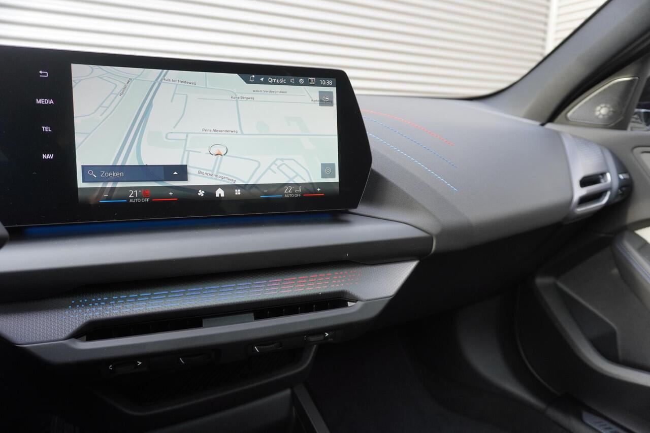 BMW 1-SERIE 120 High Executive | M Sportpakket Pro | Panoramadak | Innovation Pack | Iconic Glow