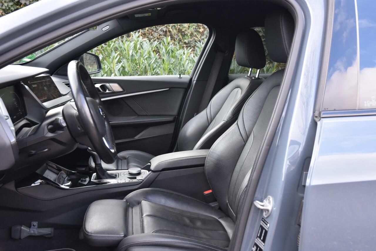 BMW 1-SERIE 118i High Executive SPORTLINE | SPORTLEDER | TREKHAAK | STOEL/STUUR VERW