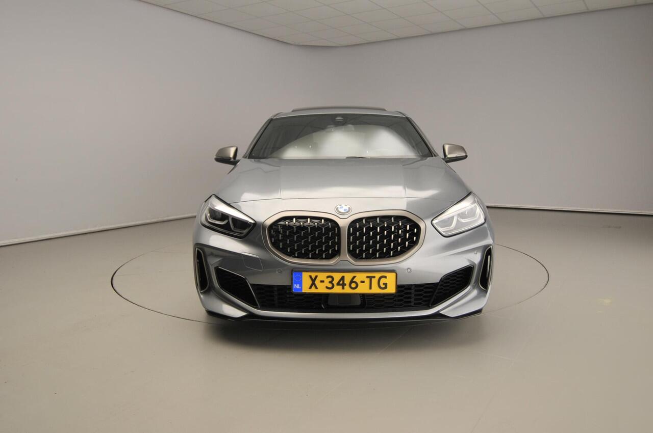 BMW 1-SERIE 5-deurs M135i xDrive | M-Sportpakket | LED | Leder | HUD | Schuifdak | Elektr. zetels | DAB | Harman-kardon sound | Alu 18 inch