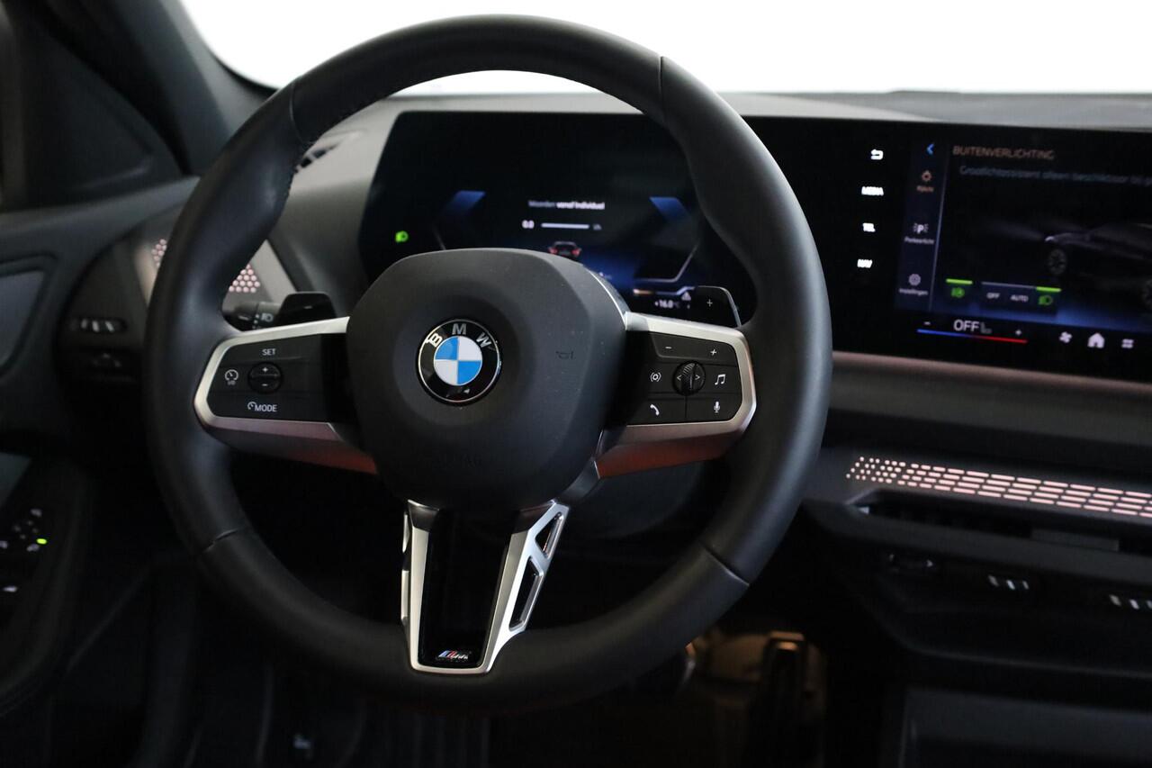 BMW 1-SERIE 120 | M Sportpakket Pro | Premium Pack | Panorama Dak | Trekhaak