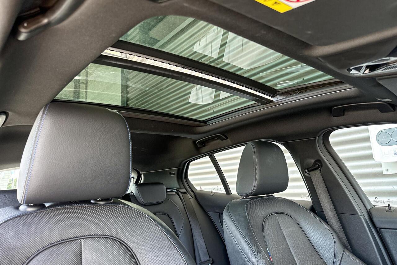 BMW 1-SERIE 118i High Executive / M Sport / Glazen panoramadak