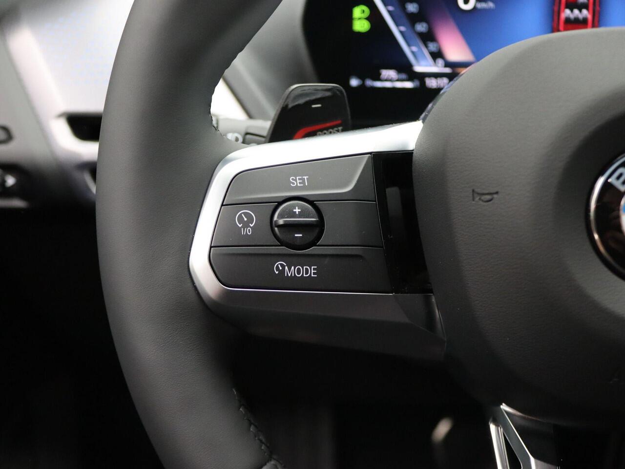 BMW 1-SERIE 120 M Sportpakket Pro | Premium Pack | Achteruitrijcamera | Extra Getint Glas | Driving Assistant | 18''