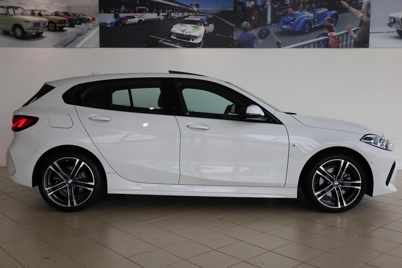 BMW 1-SERIE 118i | M Sportpakket | Premium Pack | Comfort Pack | LED Pack | Parking Assistant