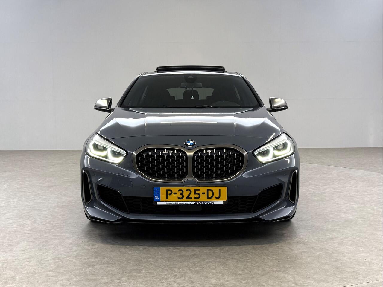 BMW 1-SERIE M135i xDrive M-Sport | Pano | HuD | Alcantara | Virtual | Sfeer | Stoelverw. | Carplay | Cruise