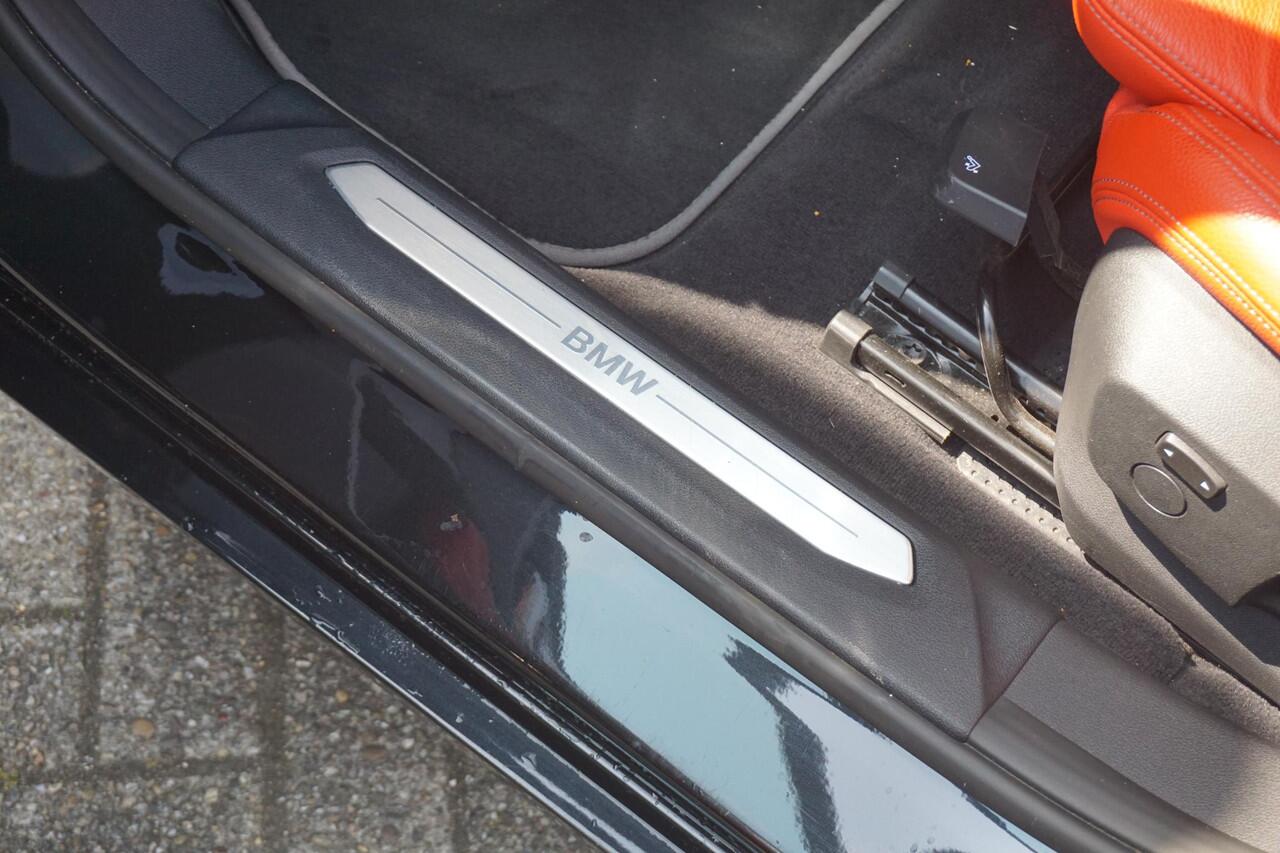 BMW 1-SERIE 118i High Executive Sport Line 18'' / HiFi / Verwarmde voorstoelen / Sportstoelen