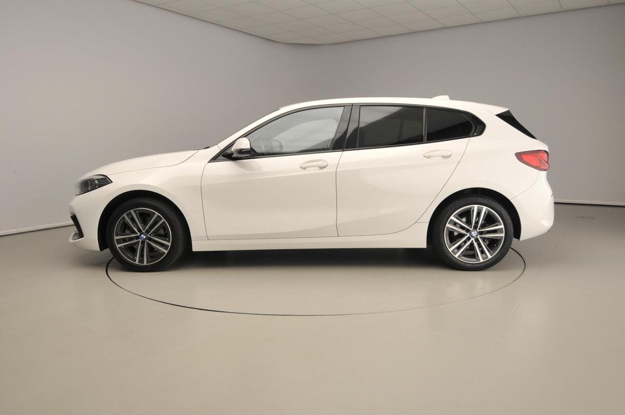 BMW 1-SERIE 5-deurs 118i | LED | Navigatie | Sportstoelen | Clima | Cruise controle | PDC | DAB | Alu 17 inch