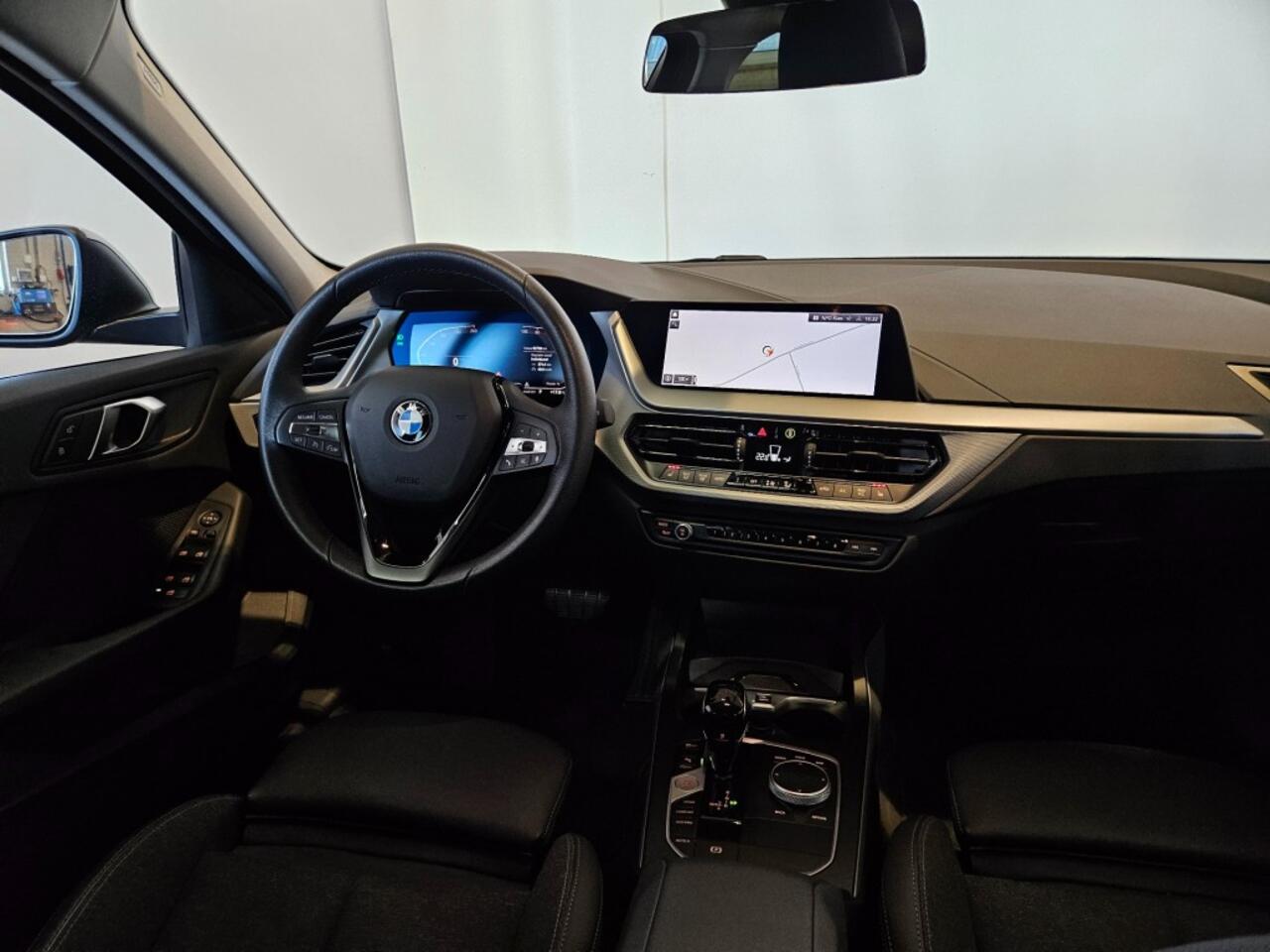 BMW 1-SERIE 118i Introduction Edition / Virtual / Sportstoelen / NL Auto