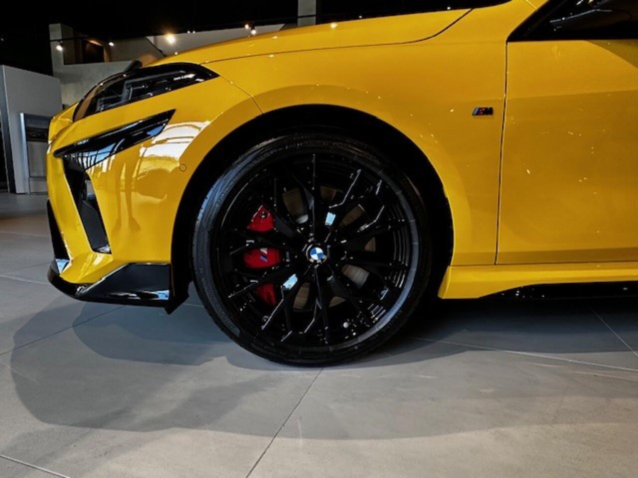 BMW 1-SERIE 120 | 19 Inch | M-Sportpakket Pro | Innovation Pack | M-Performance Pakket | incl. Dakkoffer in kleur |