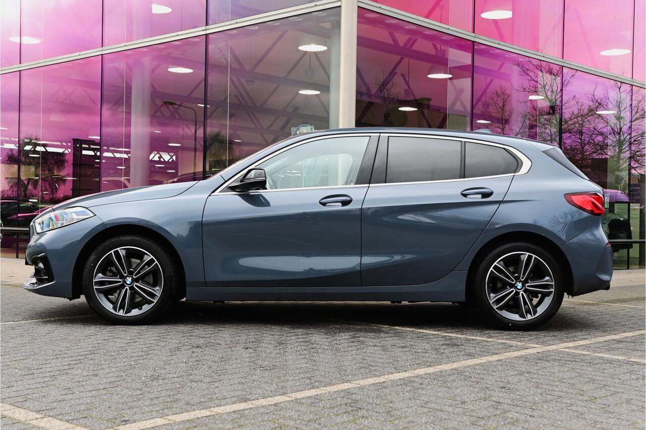 BMW 1-SERIE 118i Sport Line Automaat / Sportstoelen / LED / Live Cockpit Professional / Cruise Control