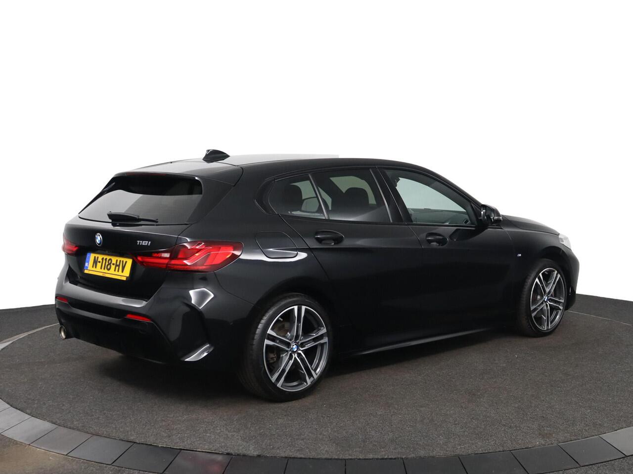 BMW 1-SERIE 118i Executive Edition | M sport | stuur + stoel verw | hifi | 18" |