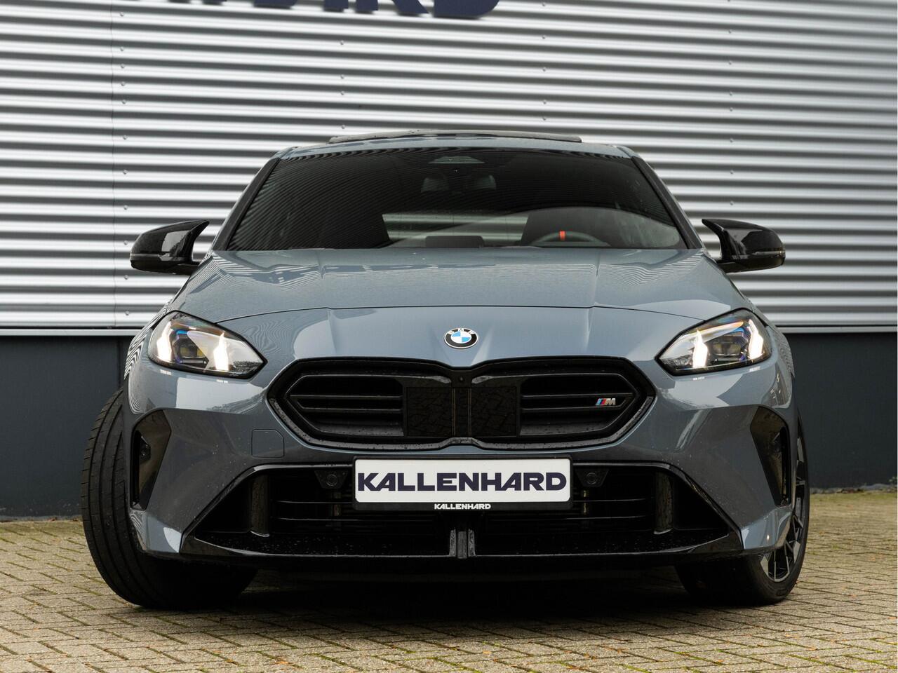 BMW 1-SERIE M135 xDrive M-Sport Pro - Pano - Harman Kardon - Driving Ass Plus