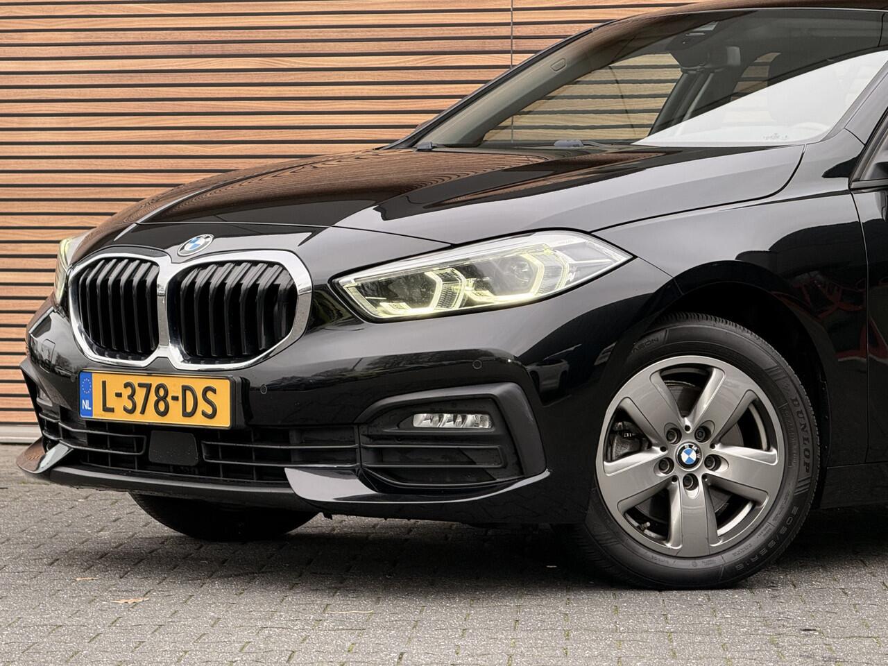 BMW 1-SERIE 118i Business Edition Navi / Caryplay / Clima / Lm Velgen