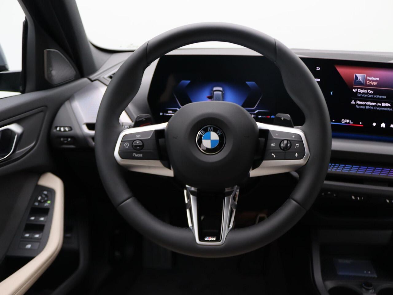 BMW 1-SERIE 120 M Sportpakket Pro | Premium Pack | Comfort Access | Achteruitrijcamera | Driving Assistant | Parking Assistant | Harman Kardon | 19''