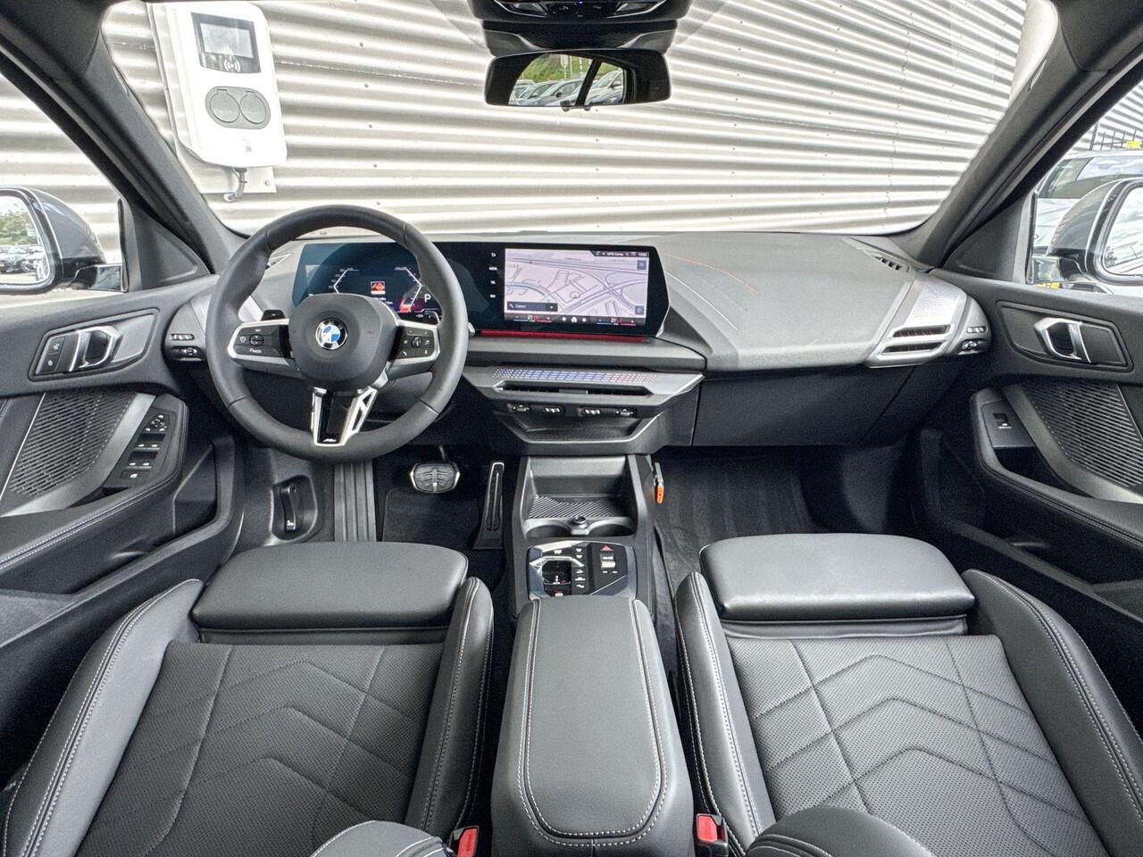 BMW 1-SERIE 120 M Sportpakket Pro / Premium Pack / Getinte ruiten / Stuurwielrand verwarmd / Comfort Access / Achteruitrijcamera / Driving Assistant