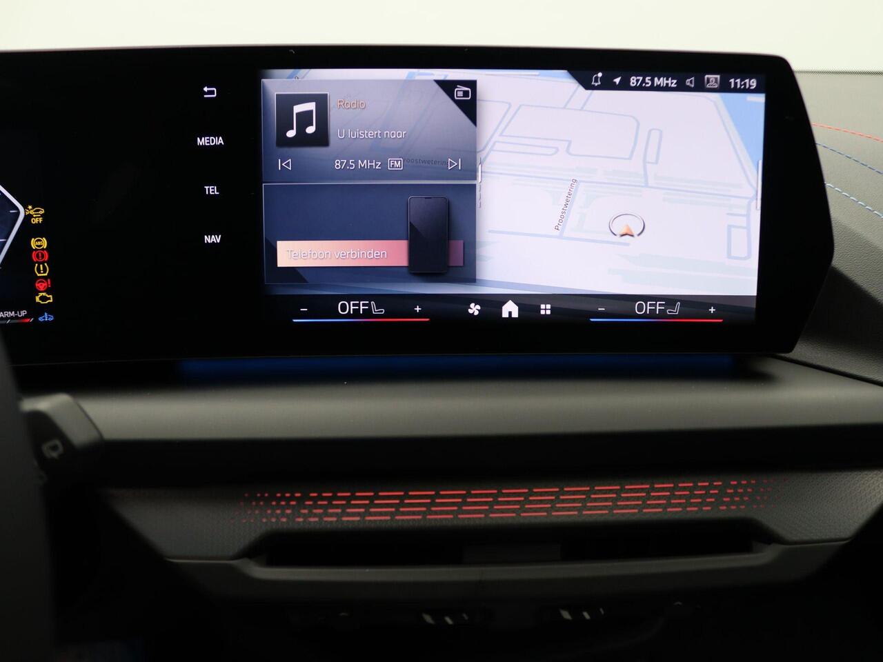 BMW 1-SERIE 120 M Sportpakket Pro | Premium Pack | Comfort Access | Panoramadak | Driving Assistant | Harman Kardon | 19''