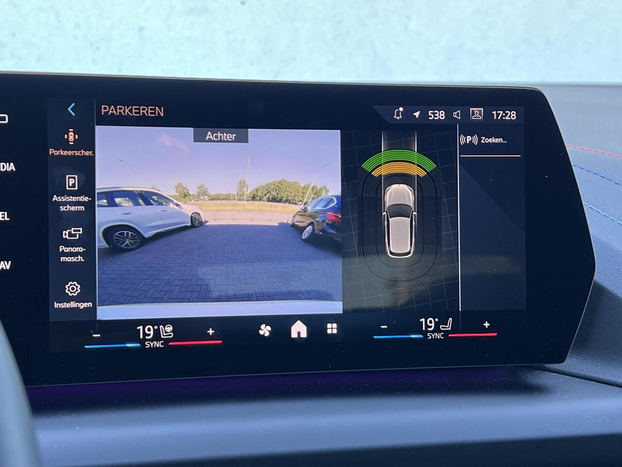 BMW 1-SERIE 120 5-deurs | M Sportpakket Pro | Pano | Premium Pack | Ekris Selection