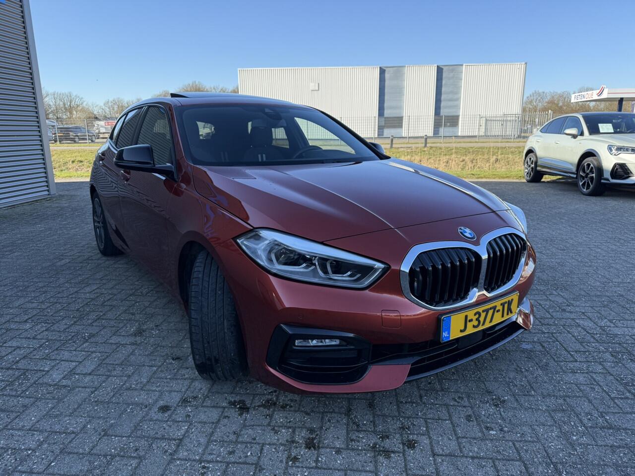 BMW 1-SERIE 118d Executive Edition Sportline LED Panoramadak Carplay Harman-Kardon