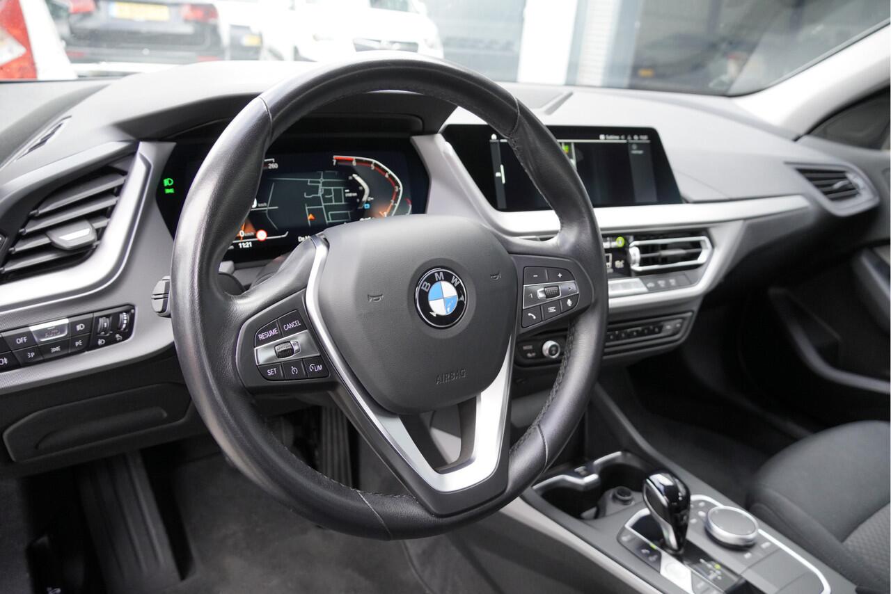 BMW 1-SERIE 118i Automaat! Business Edition BJ2022 Lmv 16" | Led V+A | Pdc | Navi | Virtual cockpit | Climate control | Cruise control | Getint glas