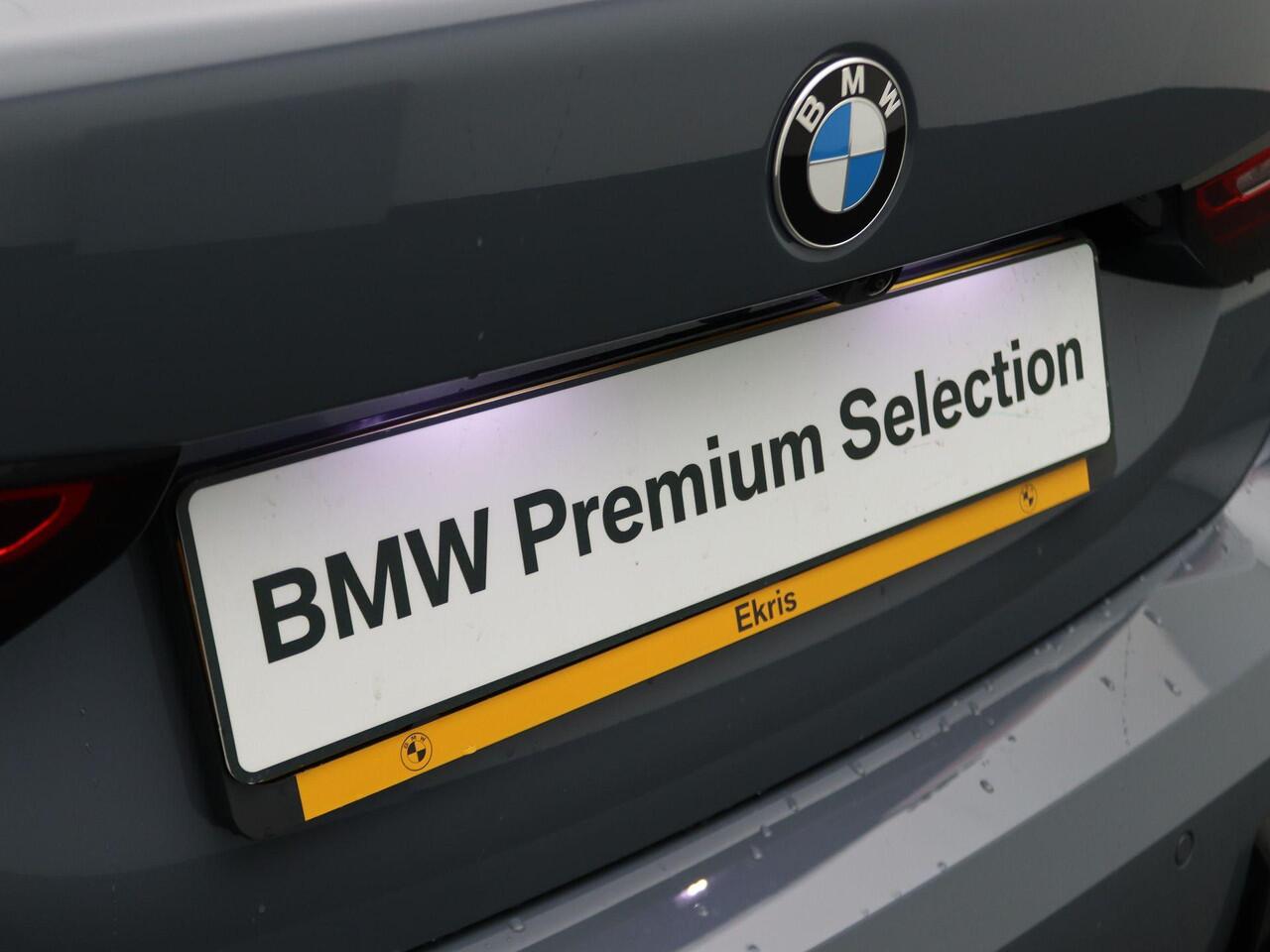 BMW 1-SERIE 120 M Sport Design Edition | M Sportpakket | Achteruitrijcamera | Glazen panoramadak | Parking Assistant | 18" | Ekris Selection