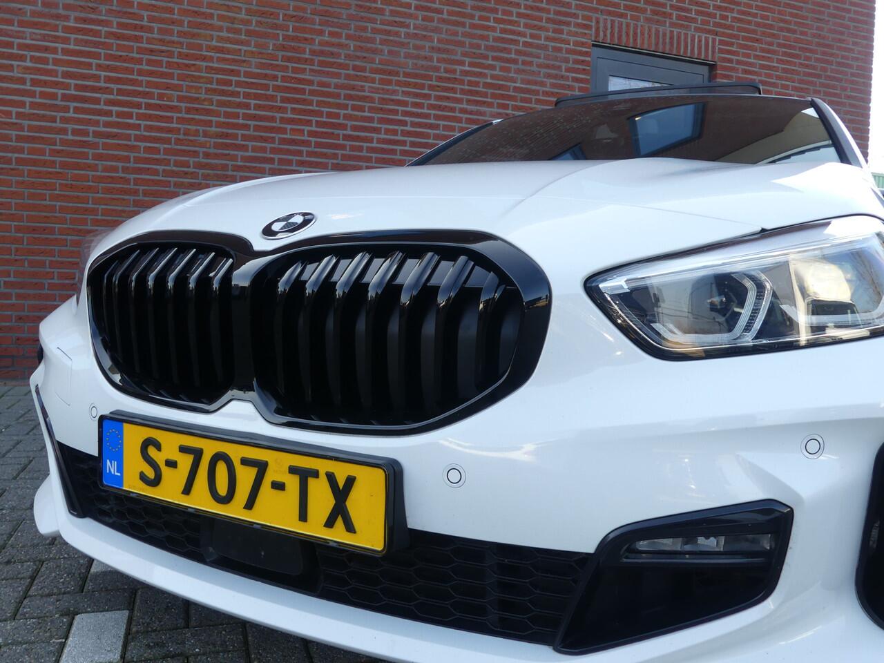 BMW 1-SERIE 118i High Executive / M-Sport / Panodak / Sfeer