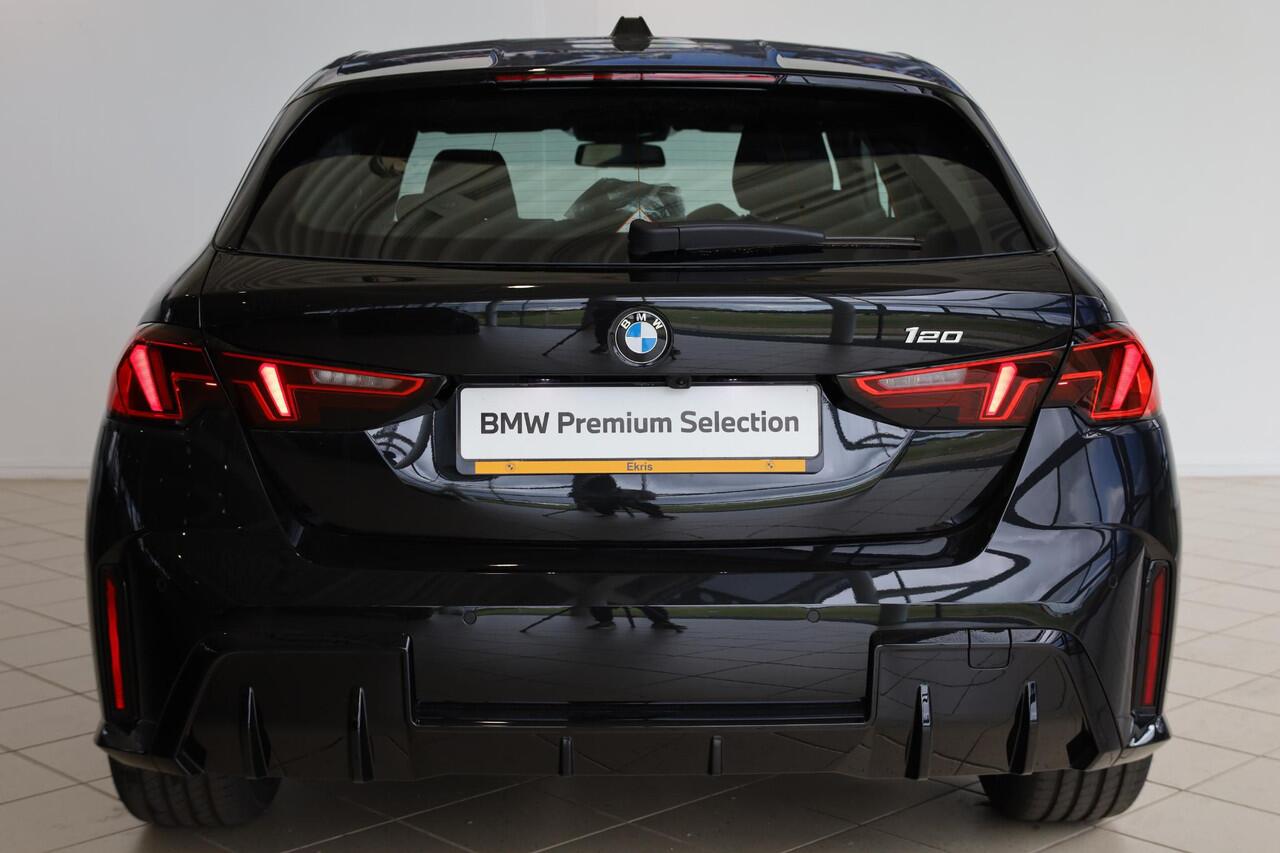 BMW 1-SERIE 120 M Sportpakket | Driving Assitant | Achteruitrijcamera | Stoelverwarming