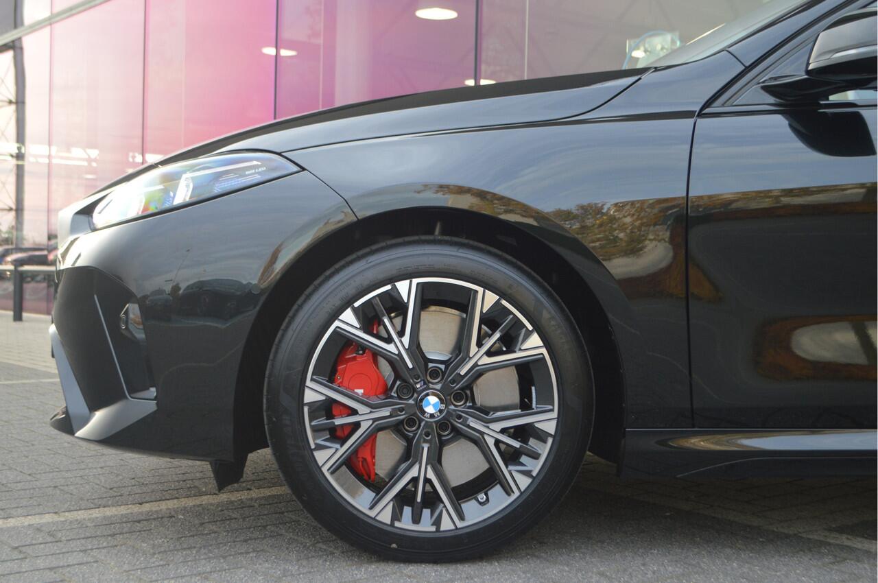 BMW 1-SERIE 120 M Sport Automaat / Sportstoelen / Achteruitrijcamera / M Adaptief onderstel / Comfort Access / Adaptieve LED / Harman-Kardon