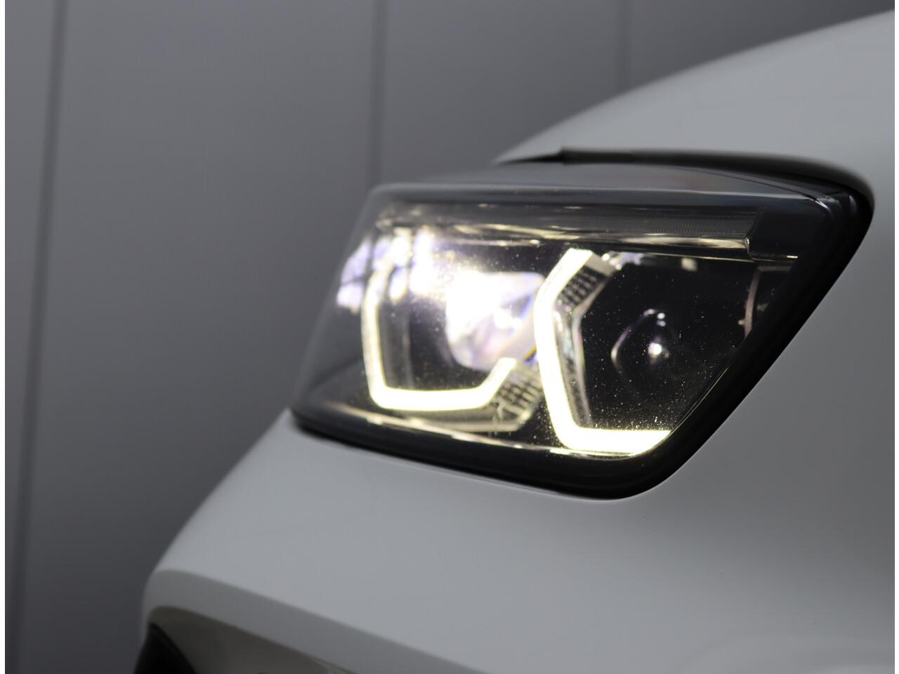 BMW 1-SERIE 120i M-sport | Parkeercamera | Keyless | Schaalstoelen