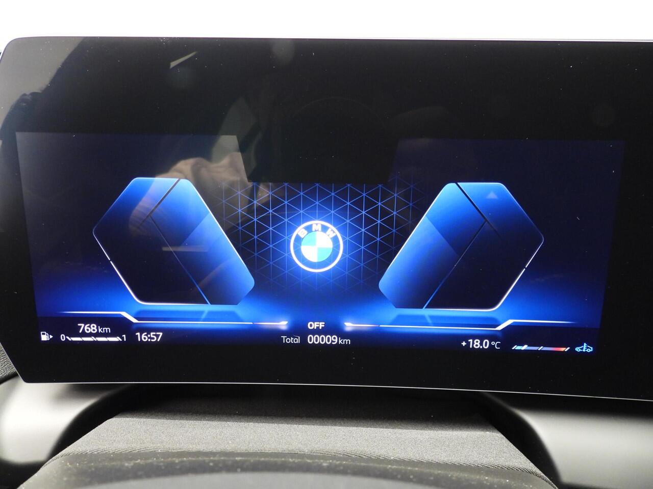 BMW 1-SERIE 120 | M-Sportpakket | LED | Navigatie | Schuifdak | Keyles go | Active cruise | DAB | Harman-kardon sound | Alu 18 inch