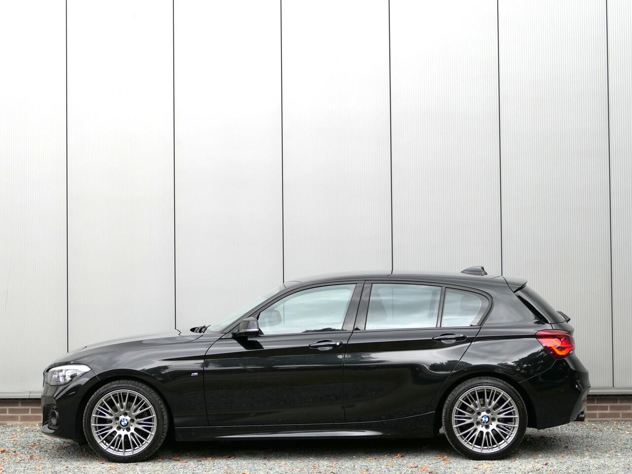BMW 1-SERIE 120i AUT Executive M-sport Navi / Afneembare trekhaak / Leer / Led