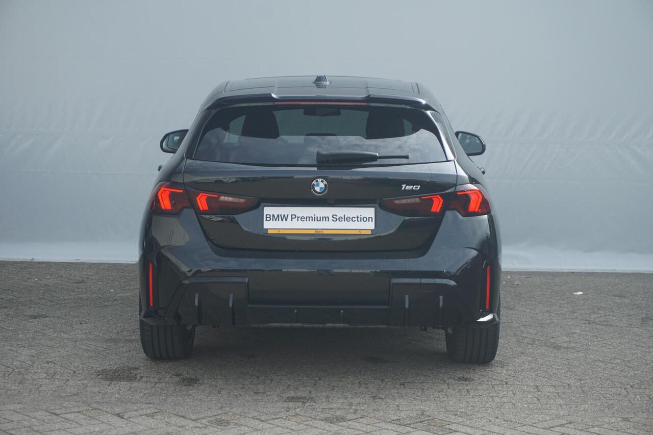 BMW 1-SERIE 5-deurs 120 M Sportpakket Pro 19'' / Harman Kardon / Panoramadak / Comfort Acces