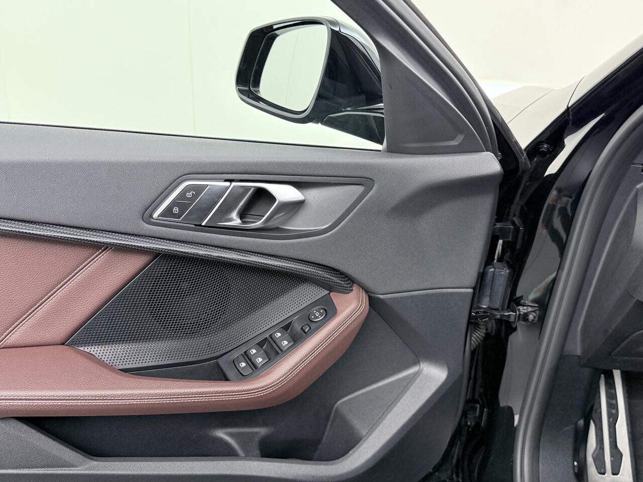 BMW 1-SERIE 118i High Executive Edition M-Sport | Panorama Dak | Navigatie |