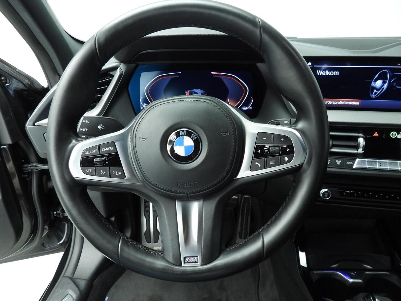 BMW 1-SERIE 5-deurs 118i | M-Sportpakket | LED | Navigatie | Schuifdak | Sportstoelen | DAB | Hifi speakers | Alu 18 inch