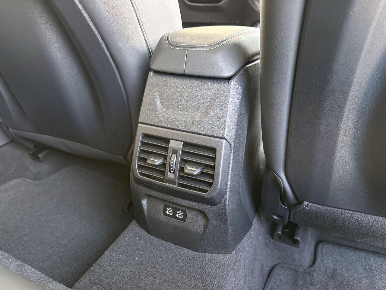 BMW 1-SERIE 123 xDrive | M Performance Parts | | M Sport Pro | Innovation Pack | Panoramadak | Driving Assistant Plus | Harman-Kardon