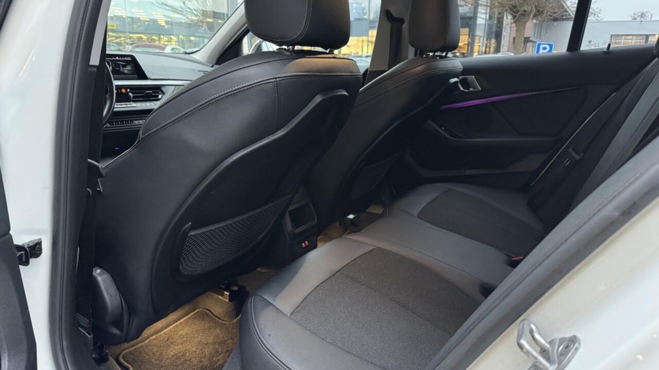 BMW 1-SERIE 118 Sportline Ed | Navi | Apple Carplay | Stoelverwarming