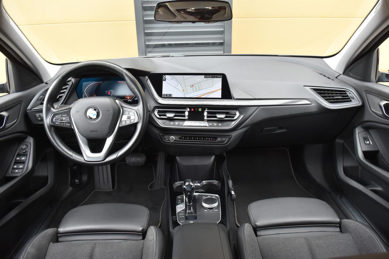 BMW 1-SERIE 118i Executive Edition * Sport line * Lichtpakket * Apple CarPlay * PDC *