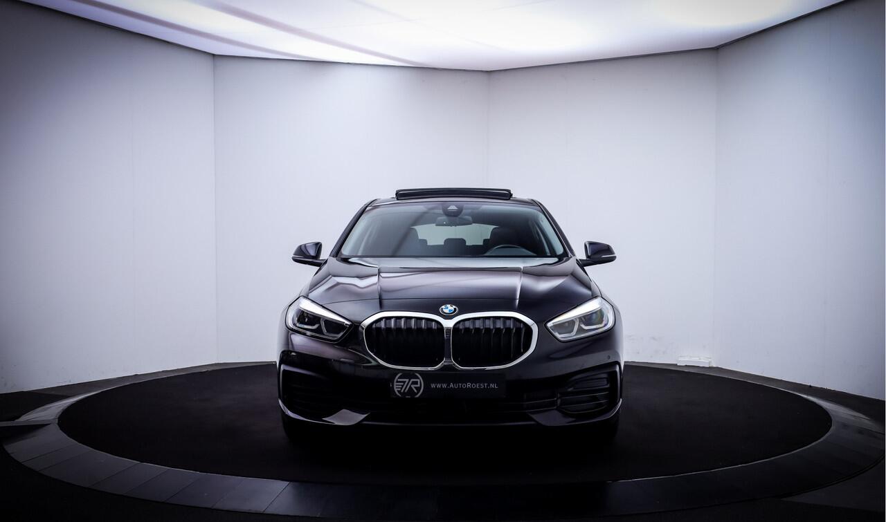BMW 1-SERIE 118i Executive Edition PANO | FULL LED | LEDER | CARPLAY | NAVI | DAB+ | PDC V+A | LMV 17''