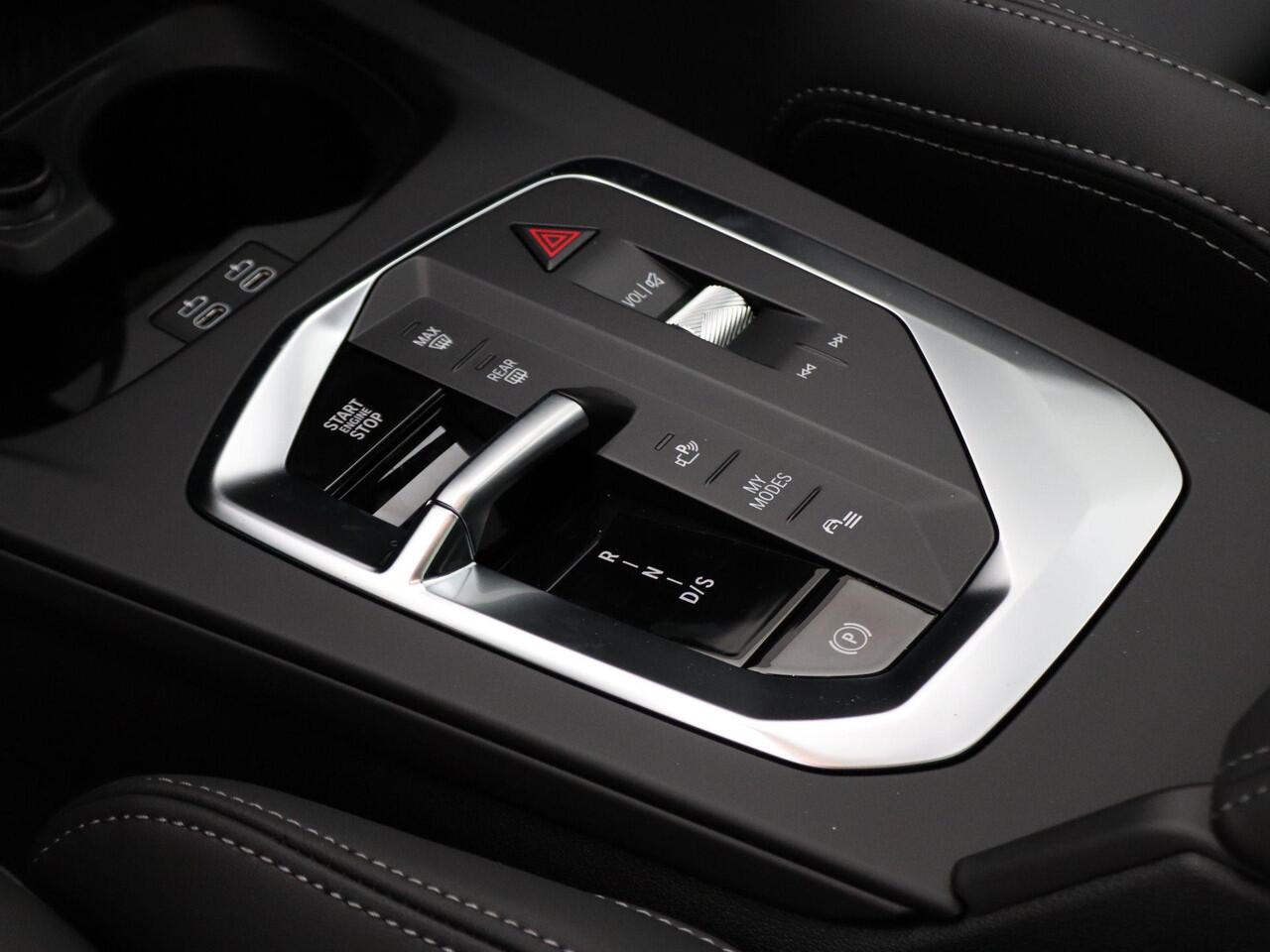 BMW 1-SERIE 120 M Sportpakket Pro | Premium Pack | Stuurwielrand Verwarmd | M Adaptief onderstel | Panoramadak | Driving Assistant | DAB | Harman Kardon | 19'' | Individual Lak