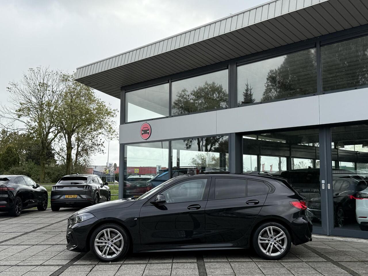 BMW 1-SERIE 118i Aut. M-Sport | Panorama | Sportseats | Virtual Live Cockpit | LED |