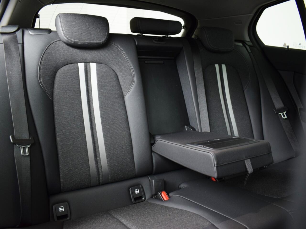 BMW 1-SERIE 118i | Schuifdak o Live Cockpit Prof. o Dealeronderhouden