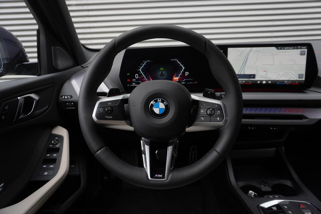 BMW 1-SERIE 5-deurs 120 M Sportpakket | Harman Kardon | Elektr. Achterklep | Draadloze Lader | Comfort Acces | Verwarmd Stuur | Verwarmde Voorstoelen