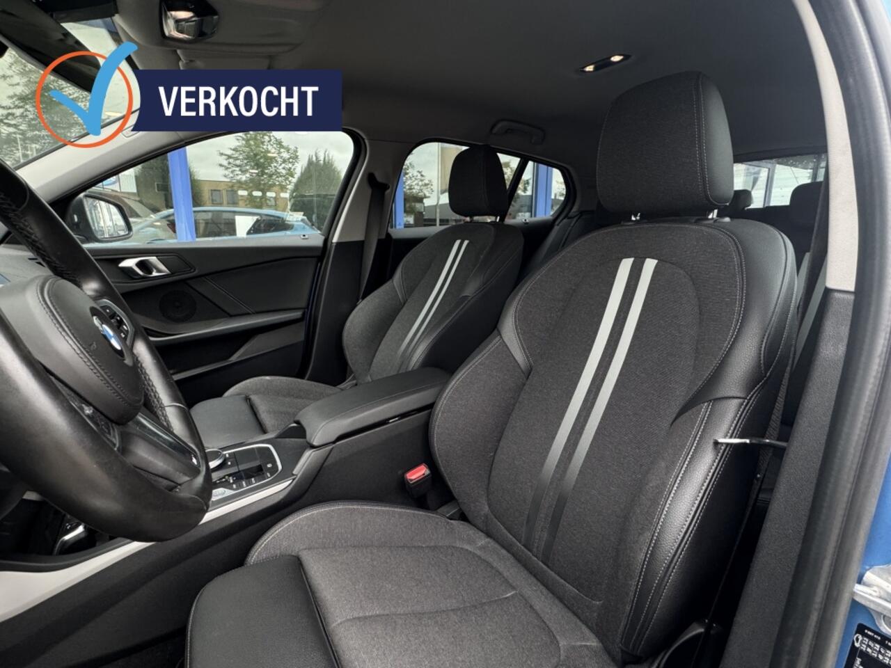 BMW 1-SERIE 118i High Executive| Clima, Cruise, Carplay, Stoelverwarming,