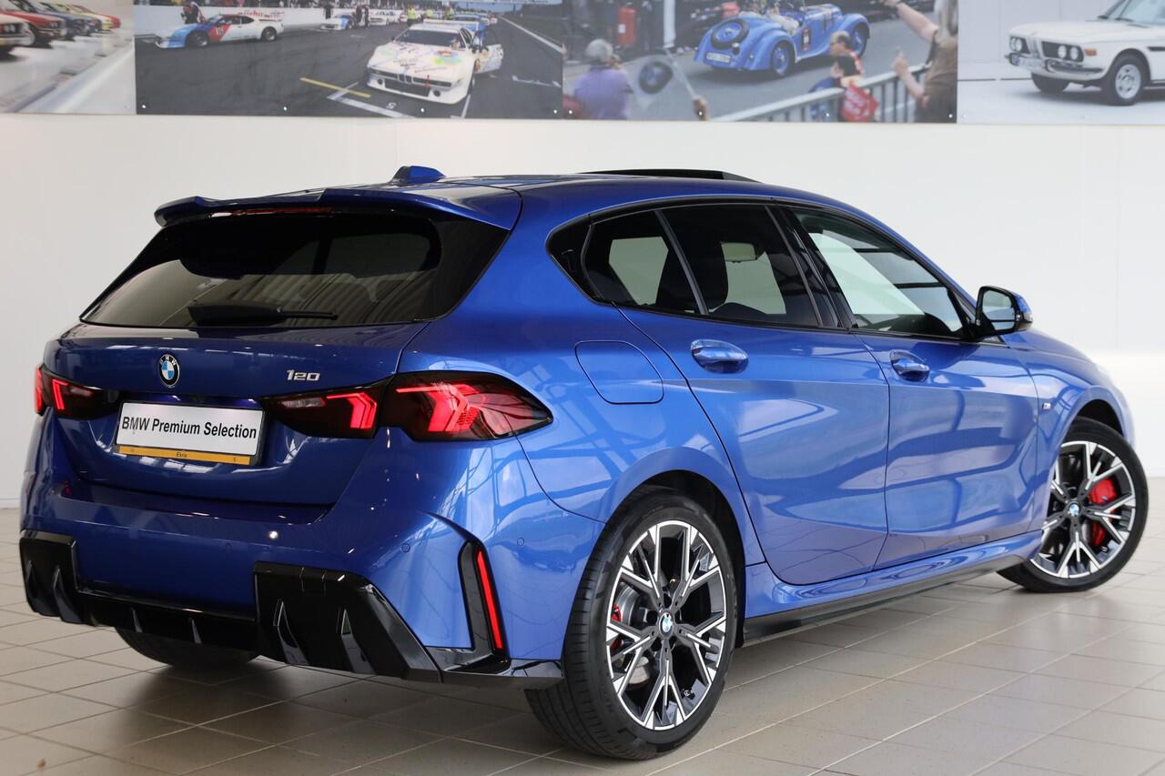 BMW 1-SERIE 120 | M Sportpakket Pro | Premium Pack | Panorama Dak | Trekhaak