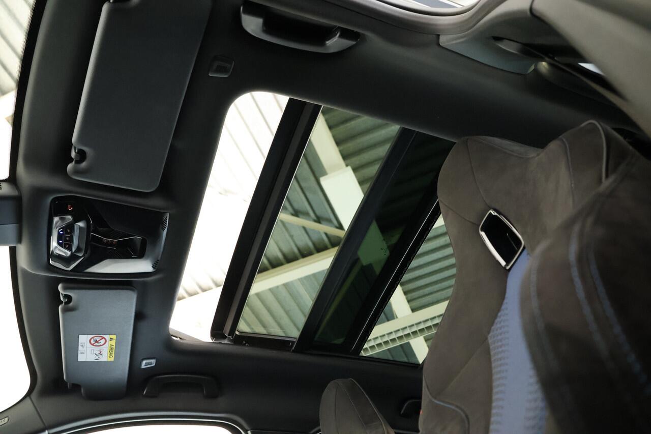 BMW 1-SERIE 120i M-Sport / Opendak / Kuipstoel / LED / Cam / CarPlay