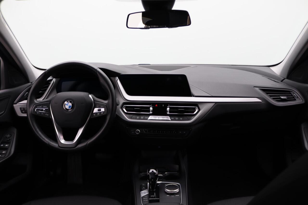 BMW 1-SERIE 5-deurs 118i Executive | Audio Media Pack | Extra Getint Glas Achter | DAB | HiFi | 16''