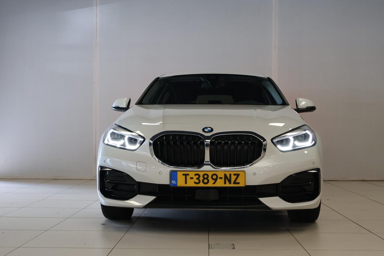 BMW 1-SERIE 118i | LED | Automaat | Clima | Camera | .