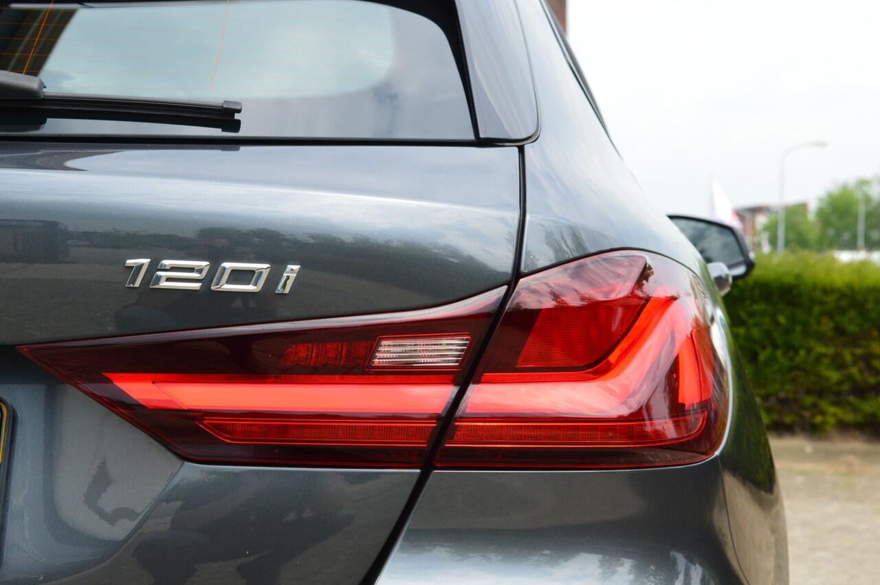 BMW 1-SERIE 120i High Executive Rijklaarprijs-Garantie Navigatie Led Sport interieur Airco