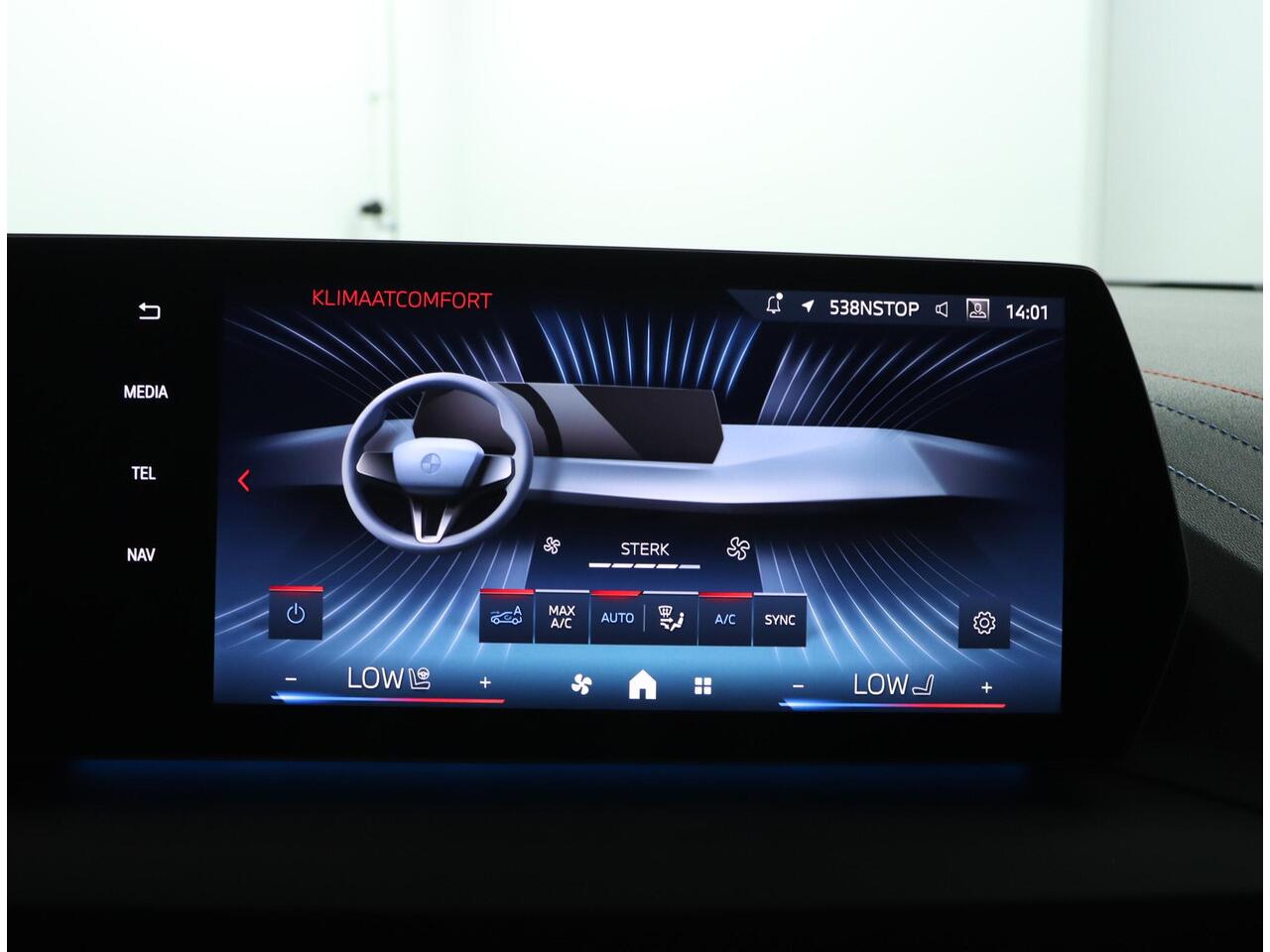 BMW 1-SERIE M135i xDrive Full Options | Elektr. Verst. Stoelen | Panoramadak | Sportstoelen Pro | Harman/Kardon | Head Up